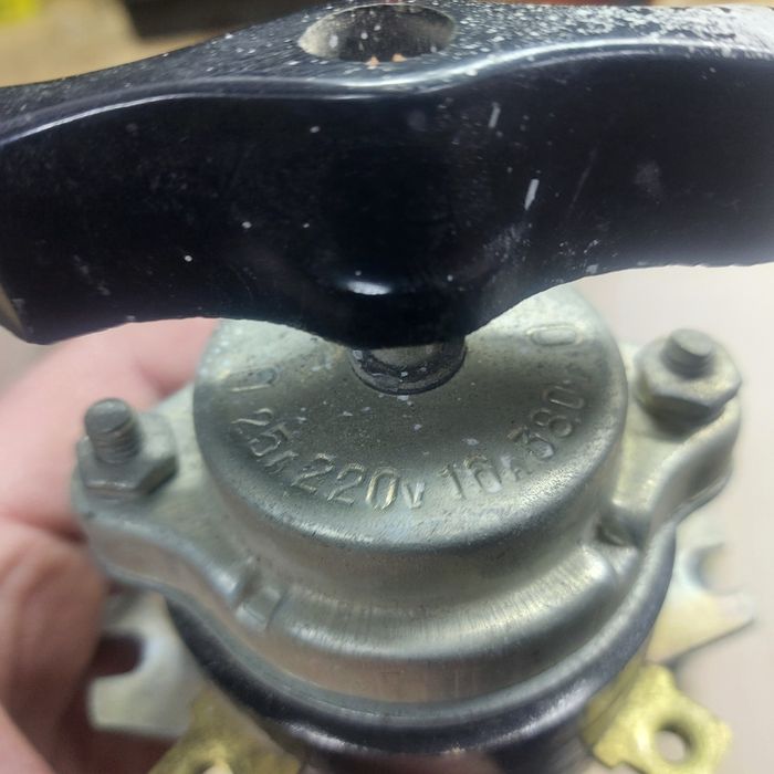 Продам електричні вимикачі