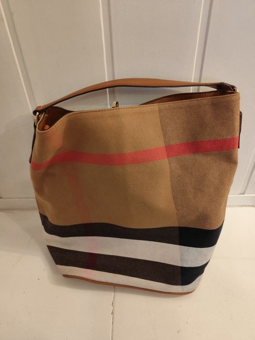 Torebka shoperka jak Burberry