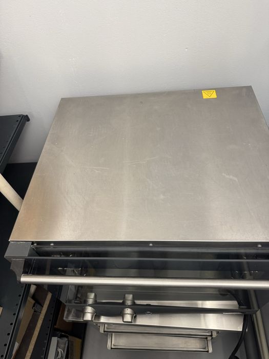 Професійна піч конвекційна UNOX з новою підставкою