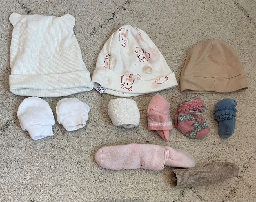 Zestaw sweter i body dla niemowlaka (+ Czapki, skarpetki i rękawiczki)