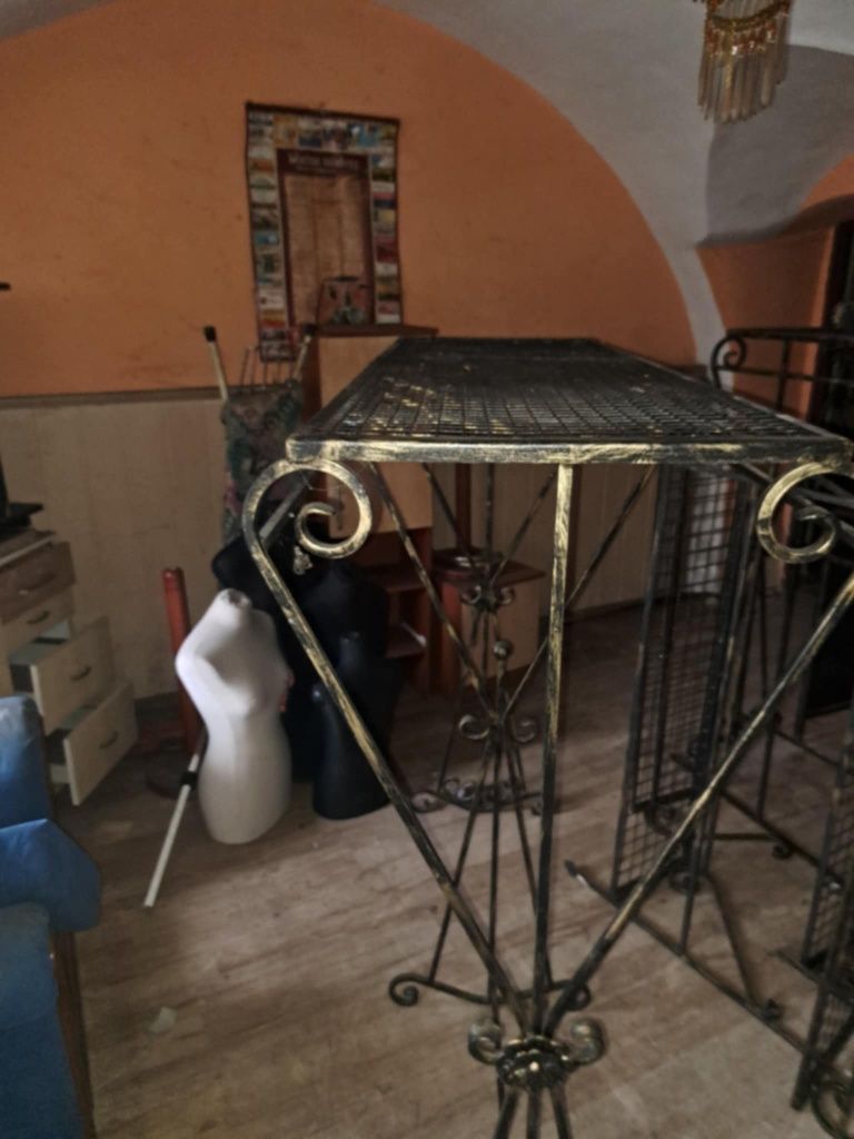 Wieszaki , gondole , półki , krata na buty , wieszaki na paski