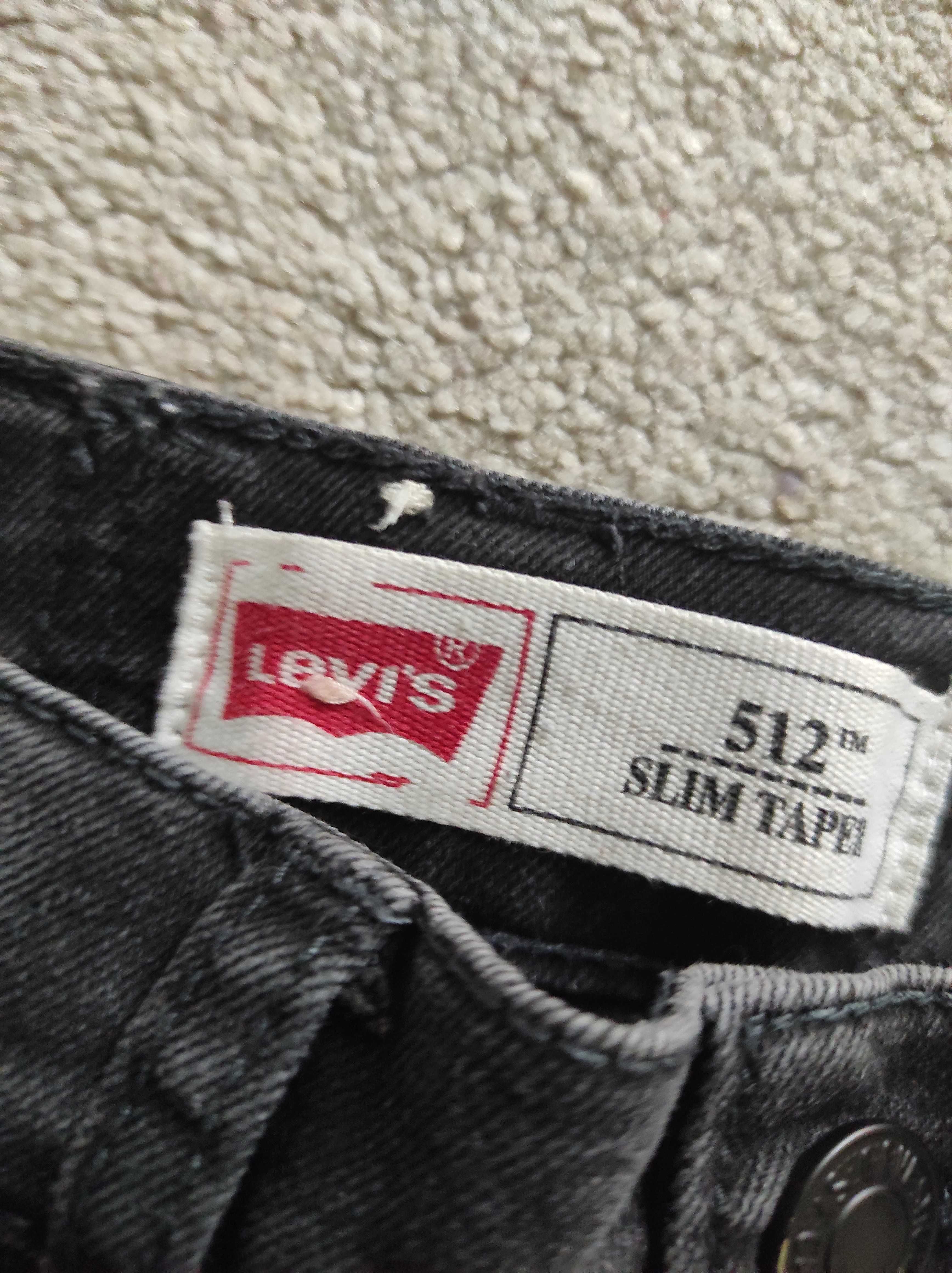 Calças Levis pretas para menino tamanho 4 anos