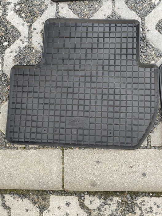 Sprzedam Dywany od Mitsubishi Outlander