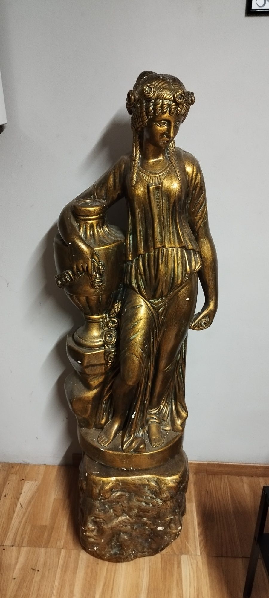 Estátua grande em loiça, com cerca de 1.50/1.60m