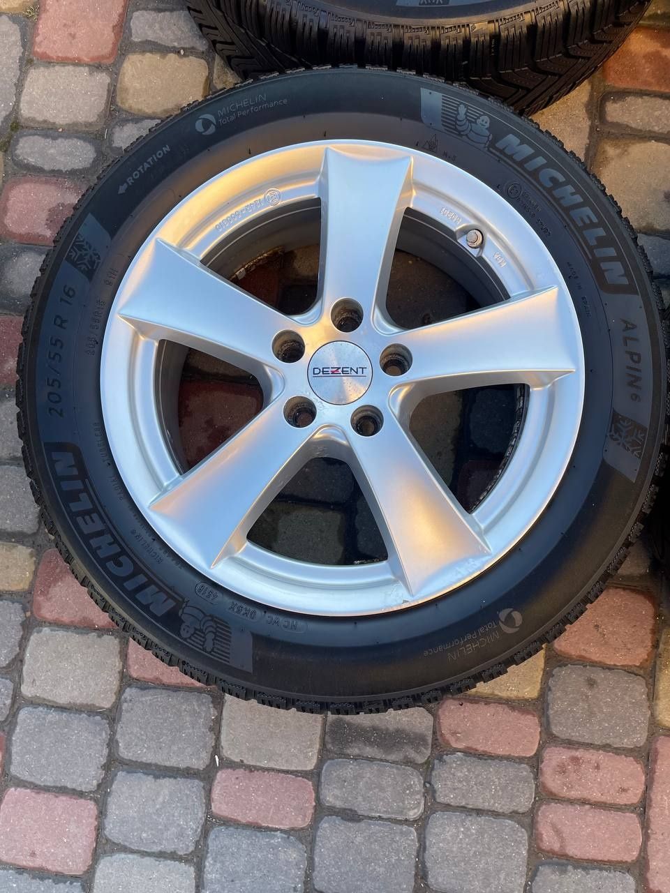 R16 5 105 диски Dezent з гумою Michelin 205/55/16 - 2022 рік