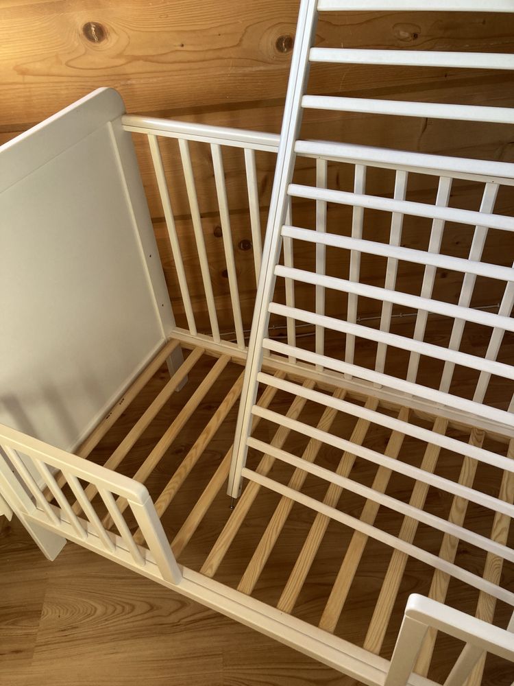 Woodies łozeczko Modern Cot 120 x 60 materac, bok łóżeczka i szuflada