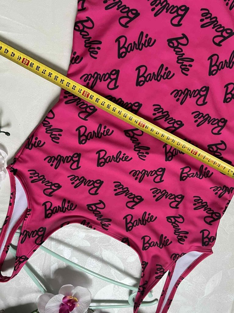 Barbie kostium kąpielowy jednoczęściowy róż w logo M kostium na basen