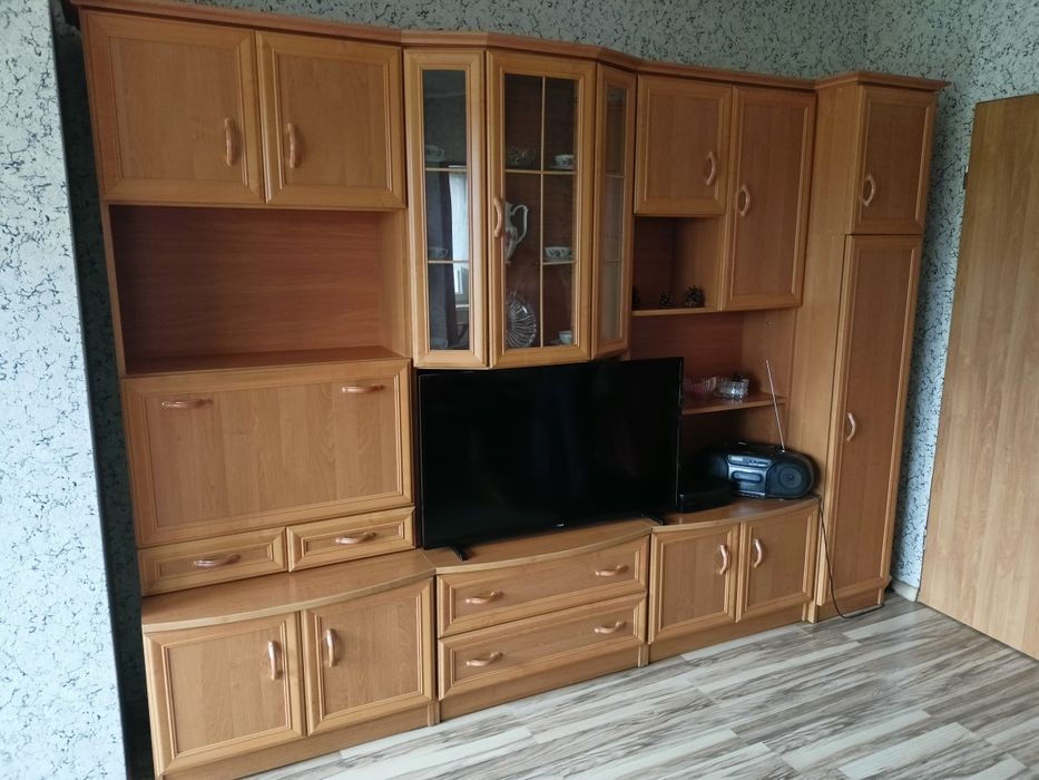 Meble do salonu z witryną