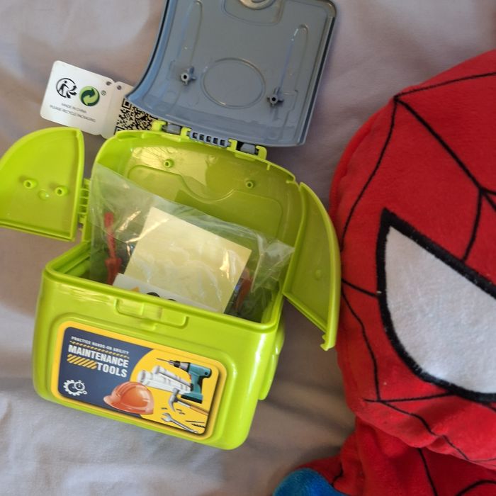 Dinozaur spiderman narzędzia