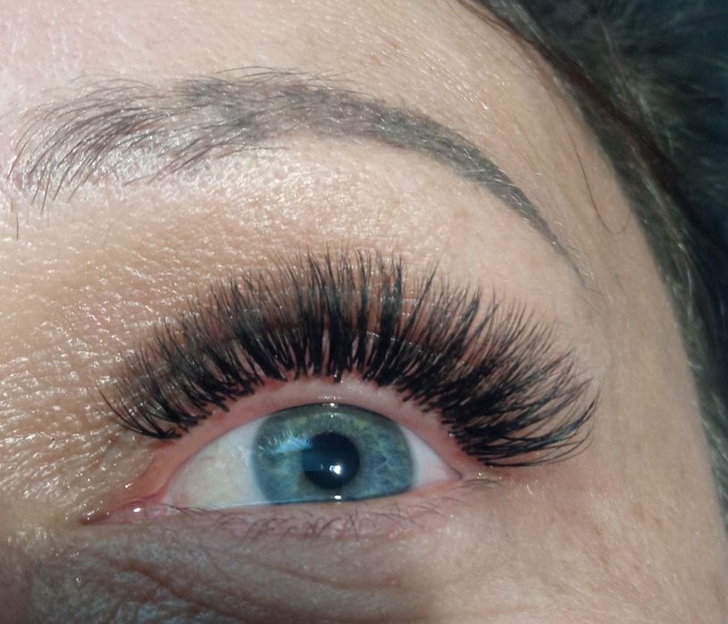 Нарощування вій.