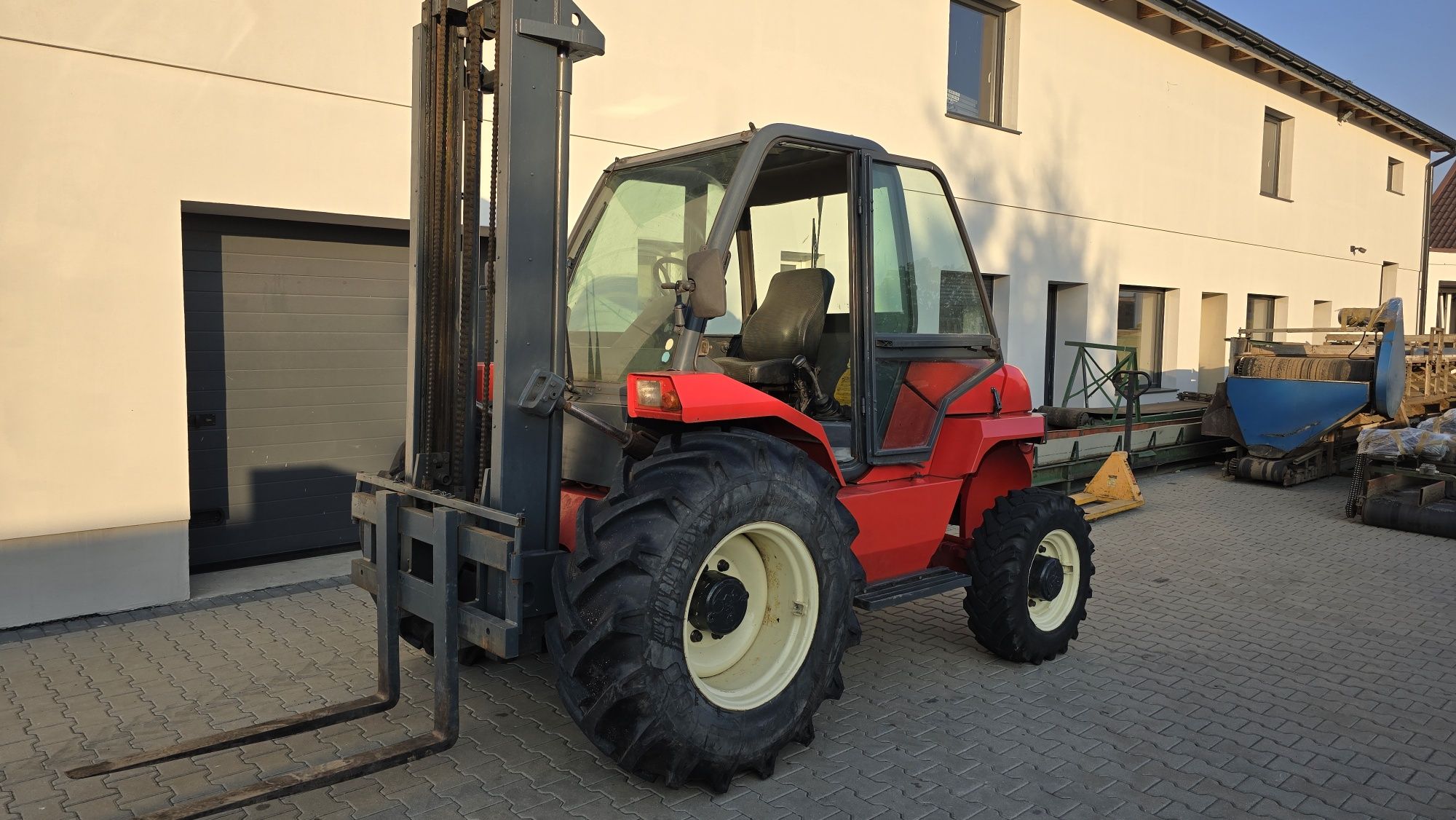 MANITOU M26-4 4×4 Wózek widłowy terenowy sprowadzony