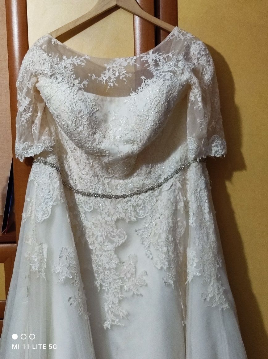 Suknia ślubna. Kolor ecru plus size