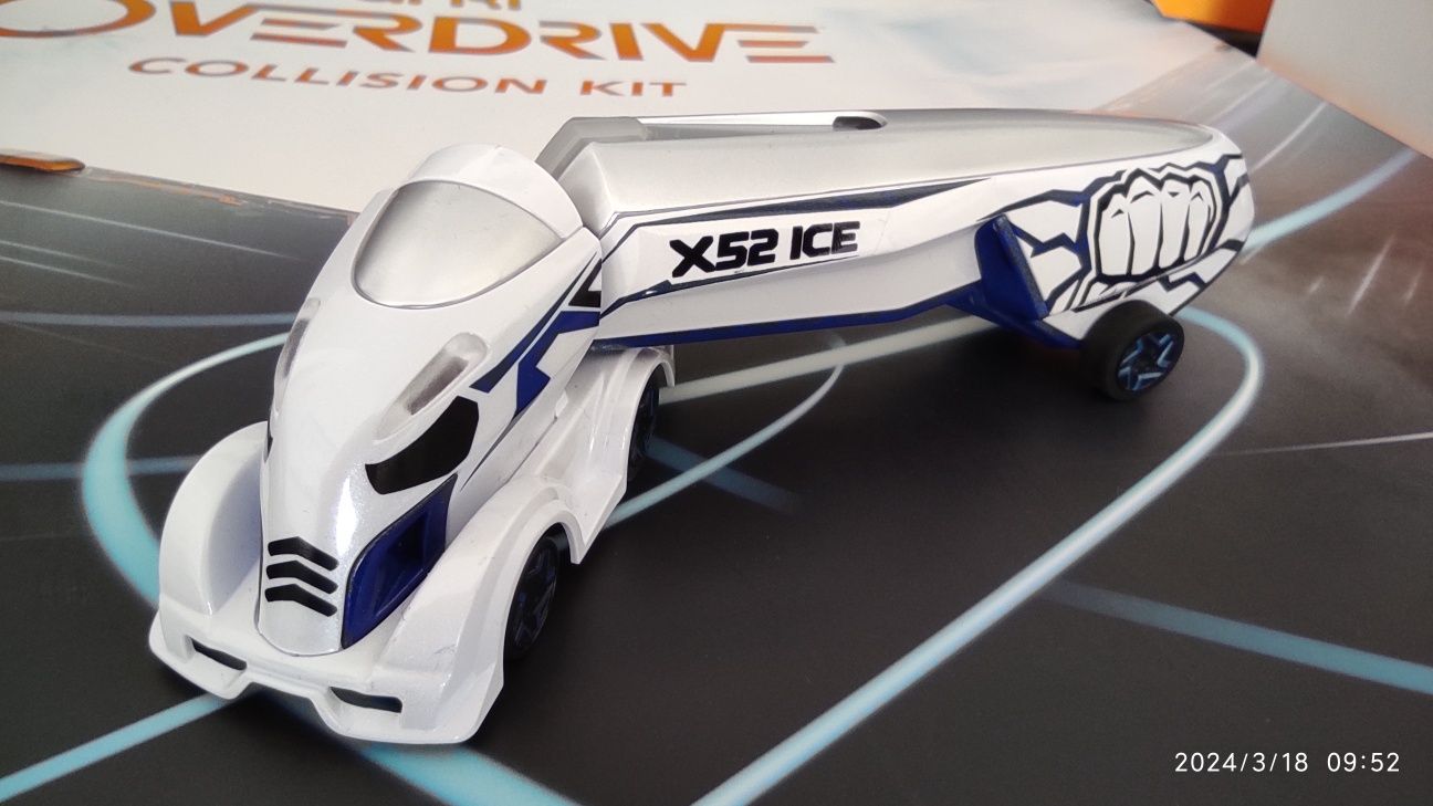 Tor wyścigowy Duży zestaw Anki Overdrive i Fast & Furious.