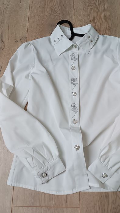Sprzedam białą bluzkę (koszulę) dla dziewczynki
