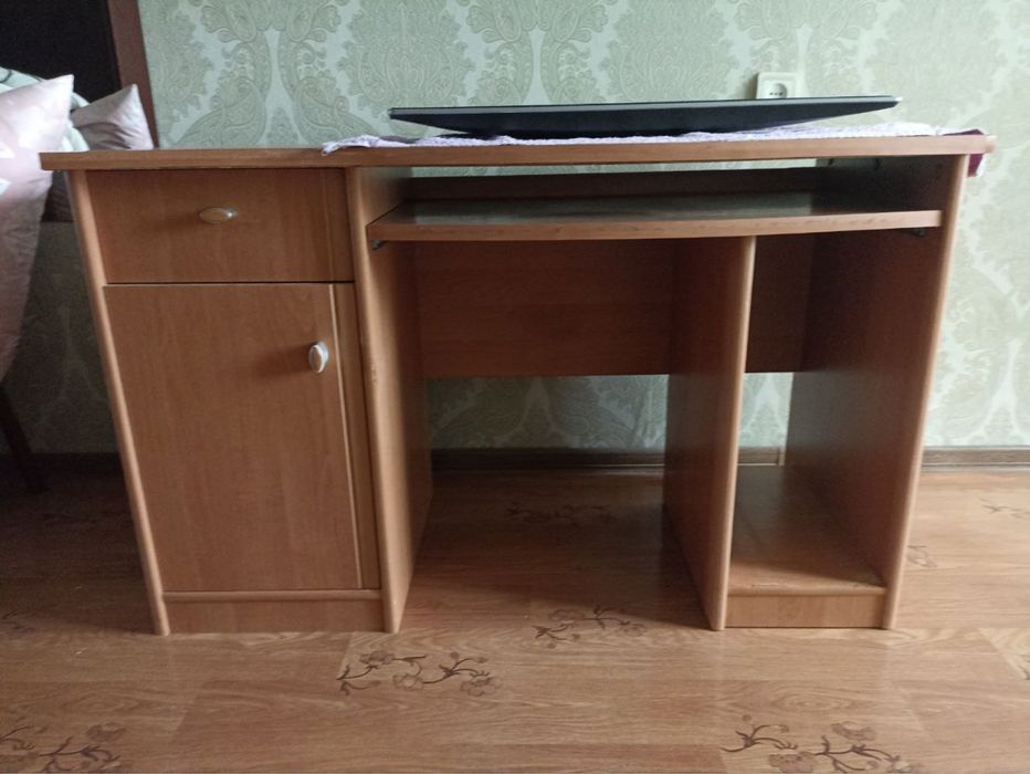 Комп,ютерний  стіл,стан хороший