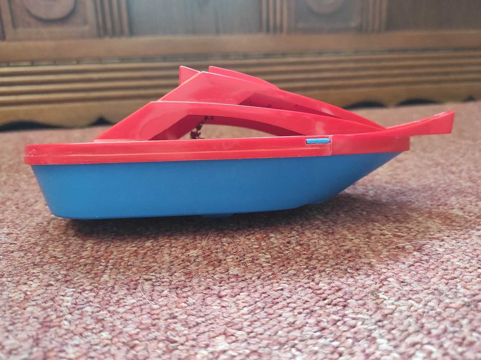 Zabawkowa łódka 20 cm. Plastikowy Jacht zabawka