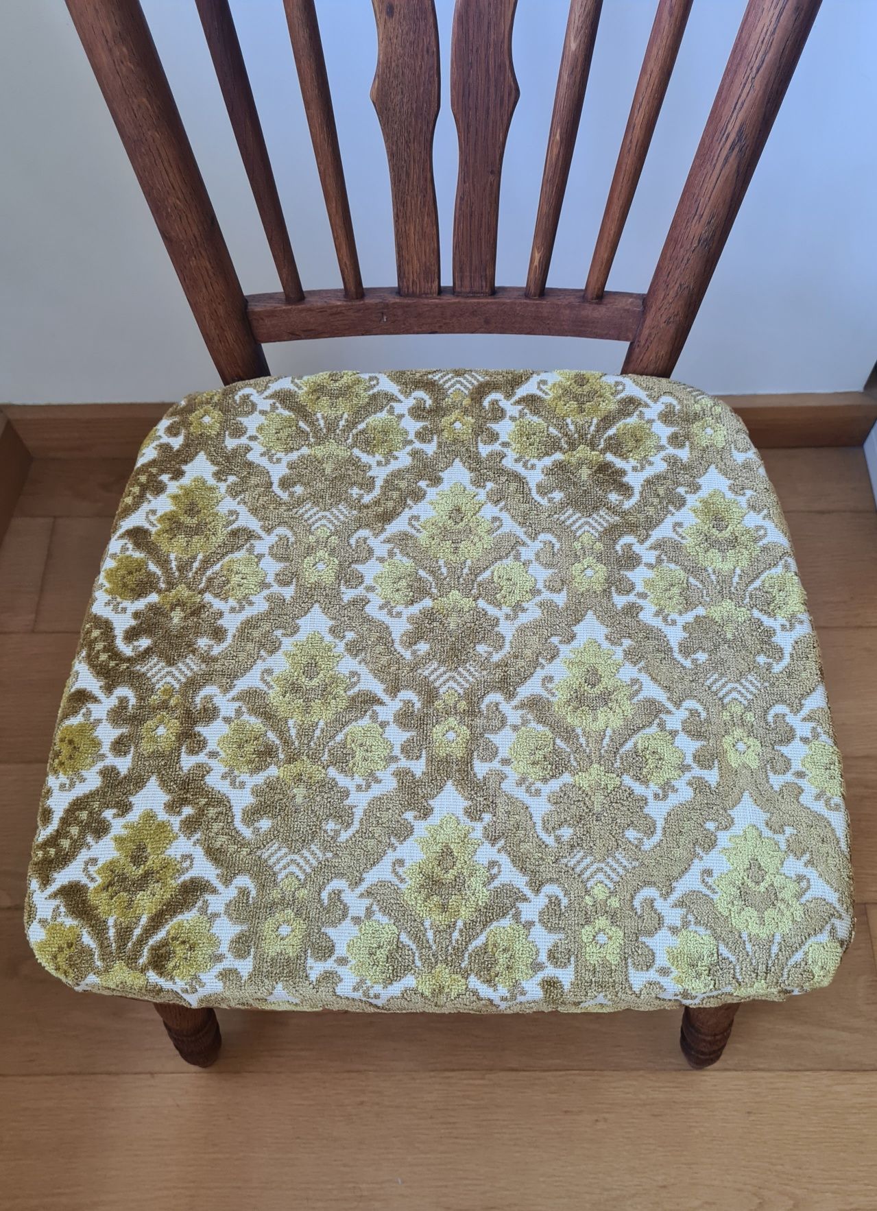 Cadeira de Madeira - Charme Vintage