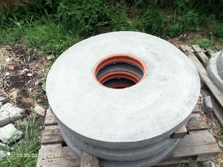 Pokrywy betonowe , dekle na studnie,szamba