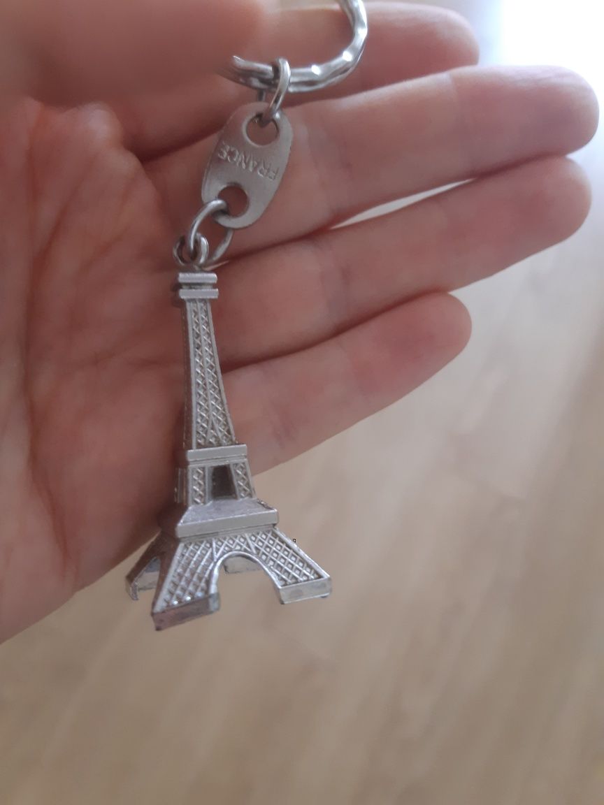 Srebrny metalowy brelok wieża Eiffla z Paryża nowy