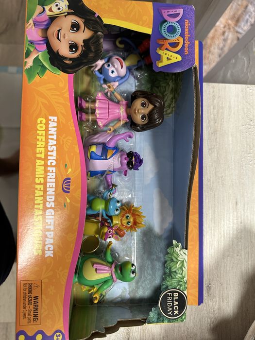 DORA poznaje swiat -zestaw figurek