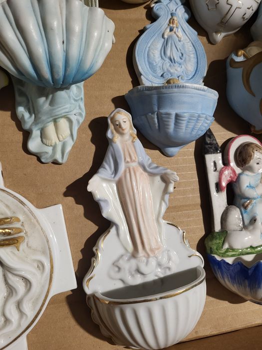 Maryja Niepokalana kropielnica porcelanowa