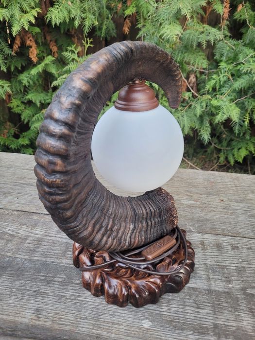 Lampka nocna lampa żyrandol muflon orzeł Eagle klosz retro myśliwski