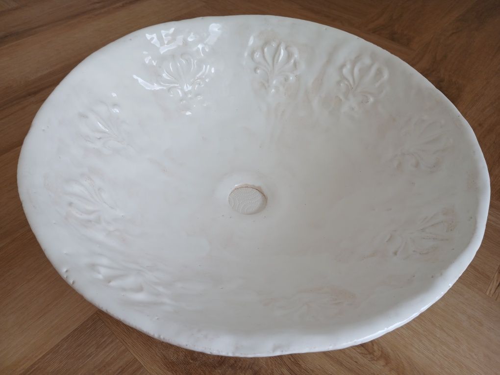 Ręcznie wykonana, duża, ceramiczna, biała umywalka nablatowa