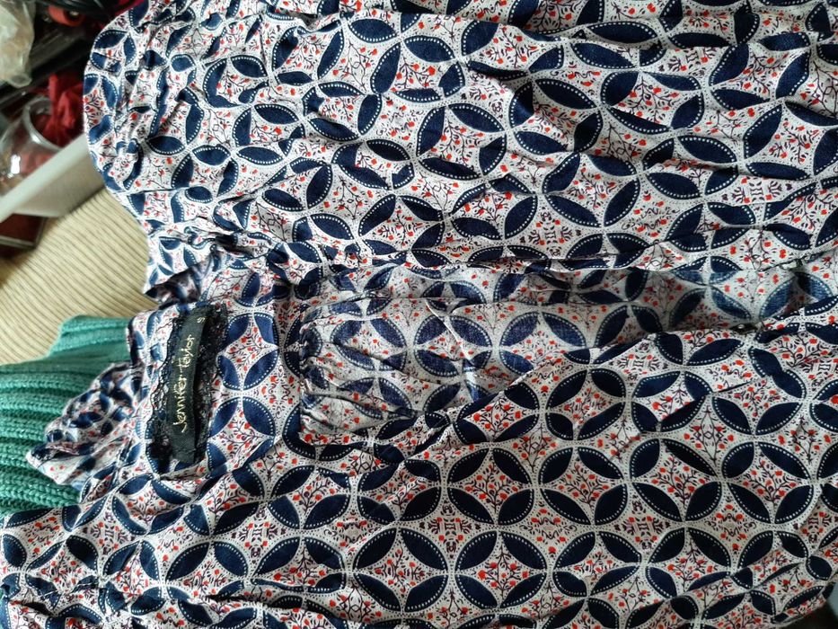 10 peças de roupa variada para vestir ou revender