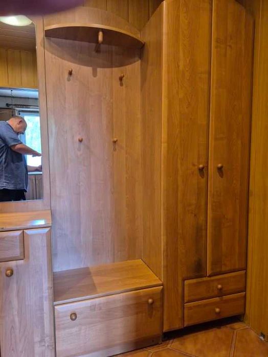 Przedpokój z Lustrem Wieszakiem i Szafą Black Red White