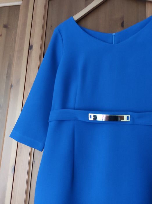 Elegancka sukienka  z paskiem