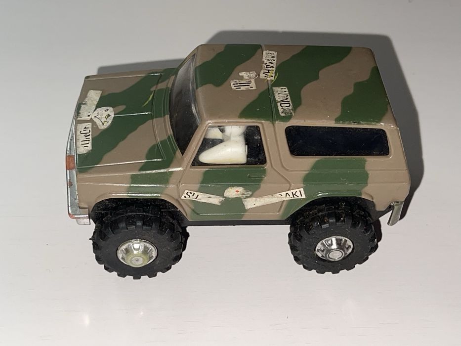 Stary Jeep Creata Hong Kong 1982 rok zabawka pojazd znokresu PRL