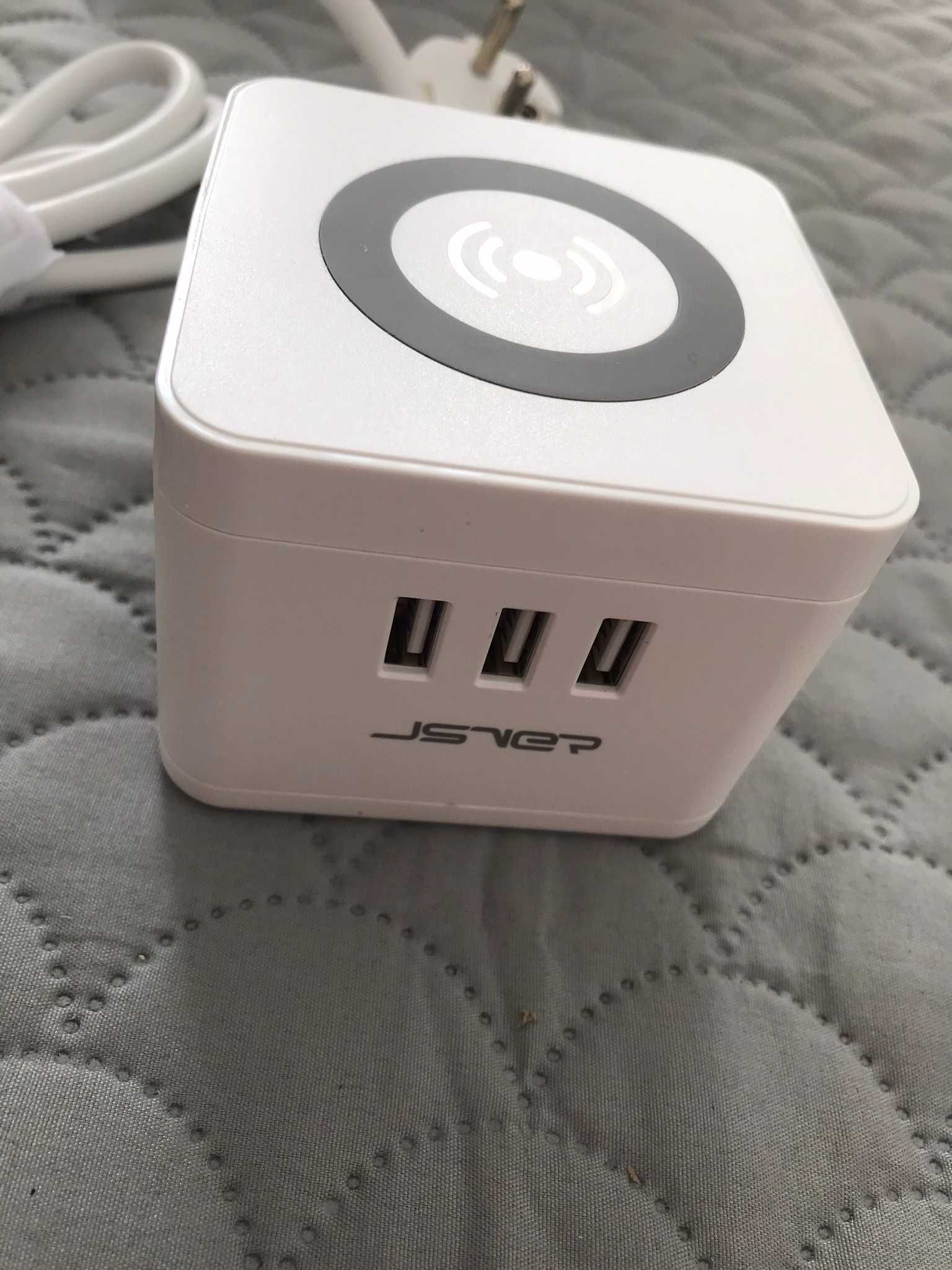 Przedłużacz sieciowy z USB i ładowarką indukcyjną + GRATIS