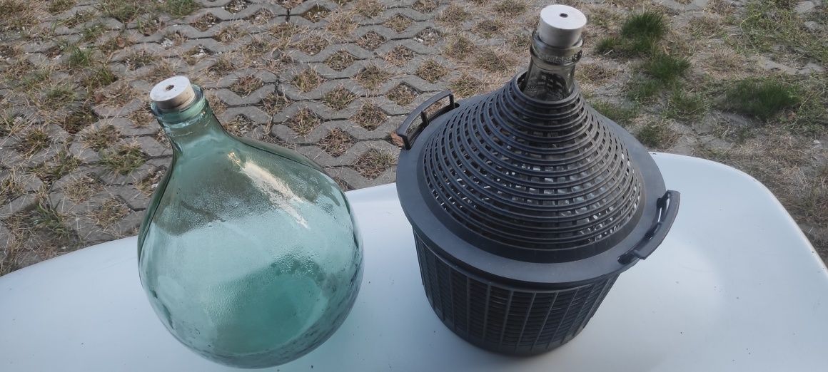 Słoje balony gąsiory na wino