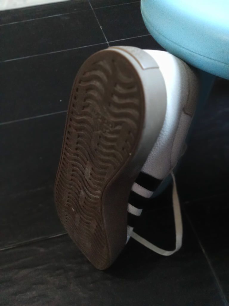 Tênis adidas originais