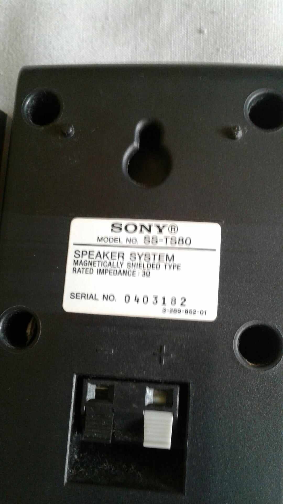 Две колонки Sony Speaker System3 Om