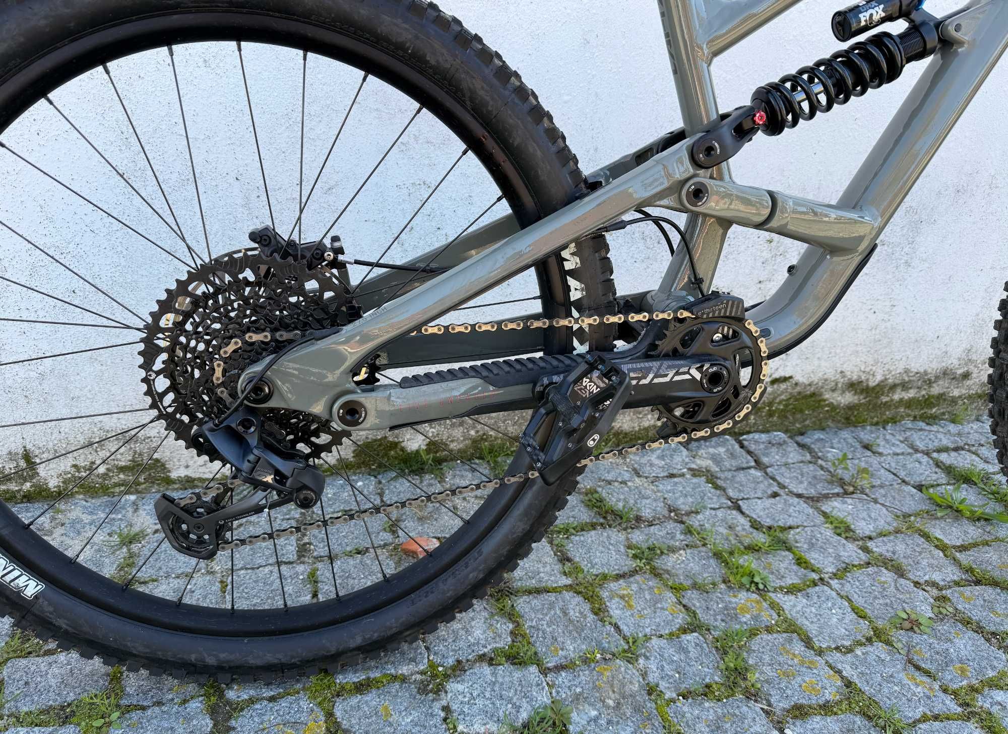 YT Capra MX UNCAGED 10 | Ashen Grey | M, 2023, em excelente estado