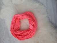 Różowy szalik apaszka