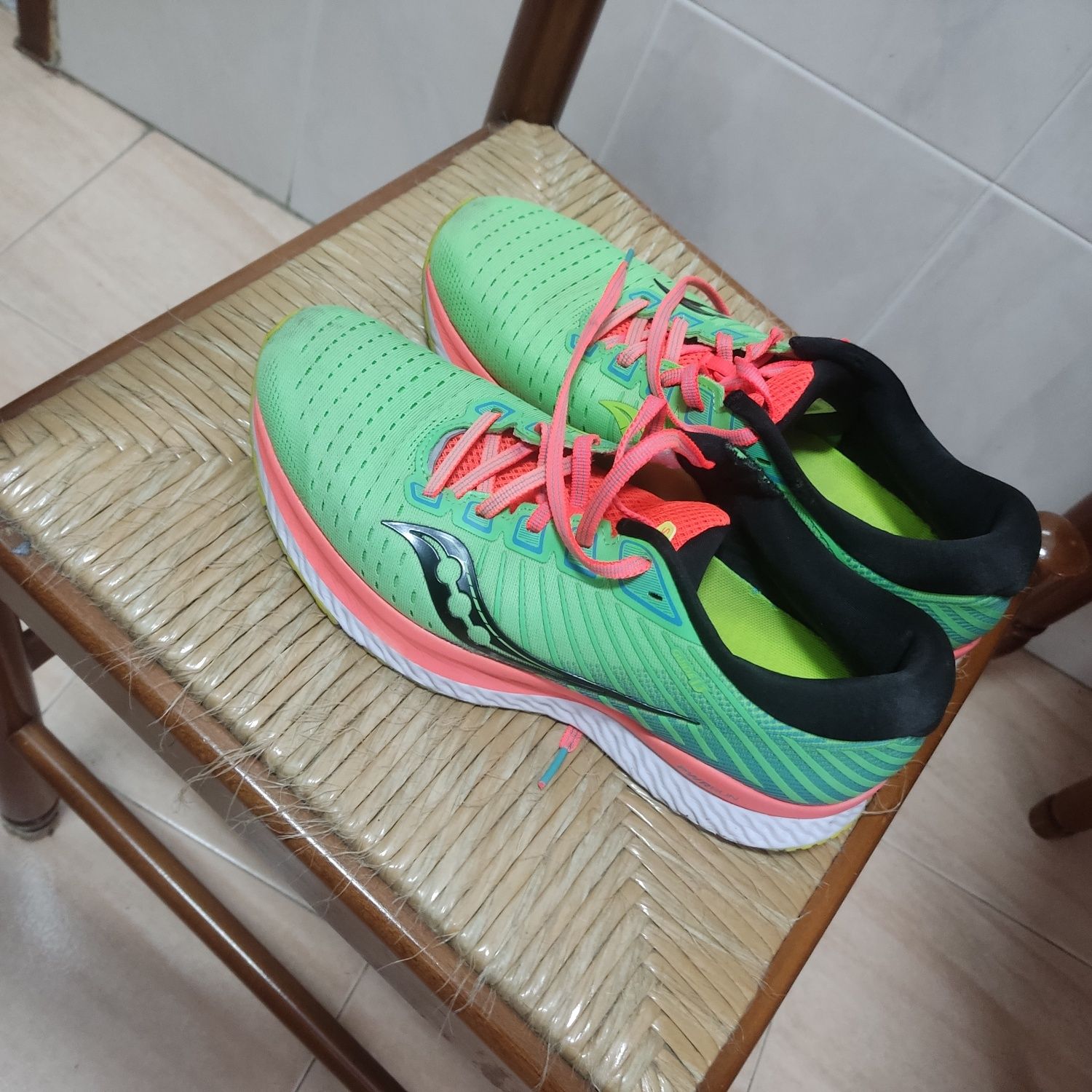 Tênis corrida saucony