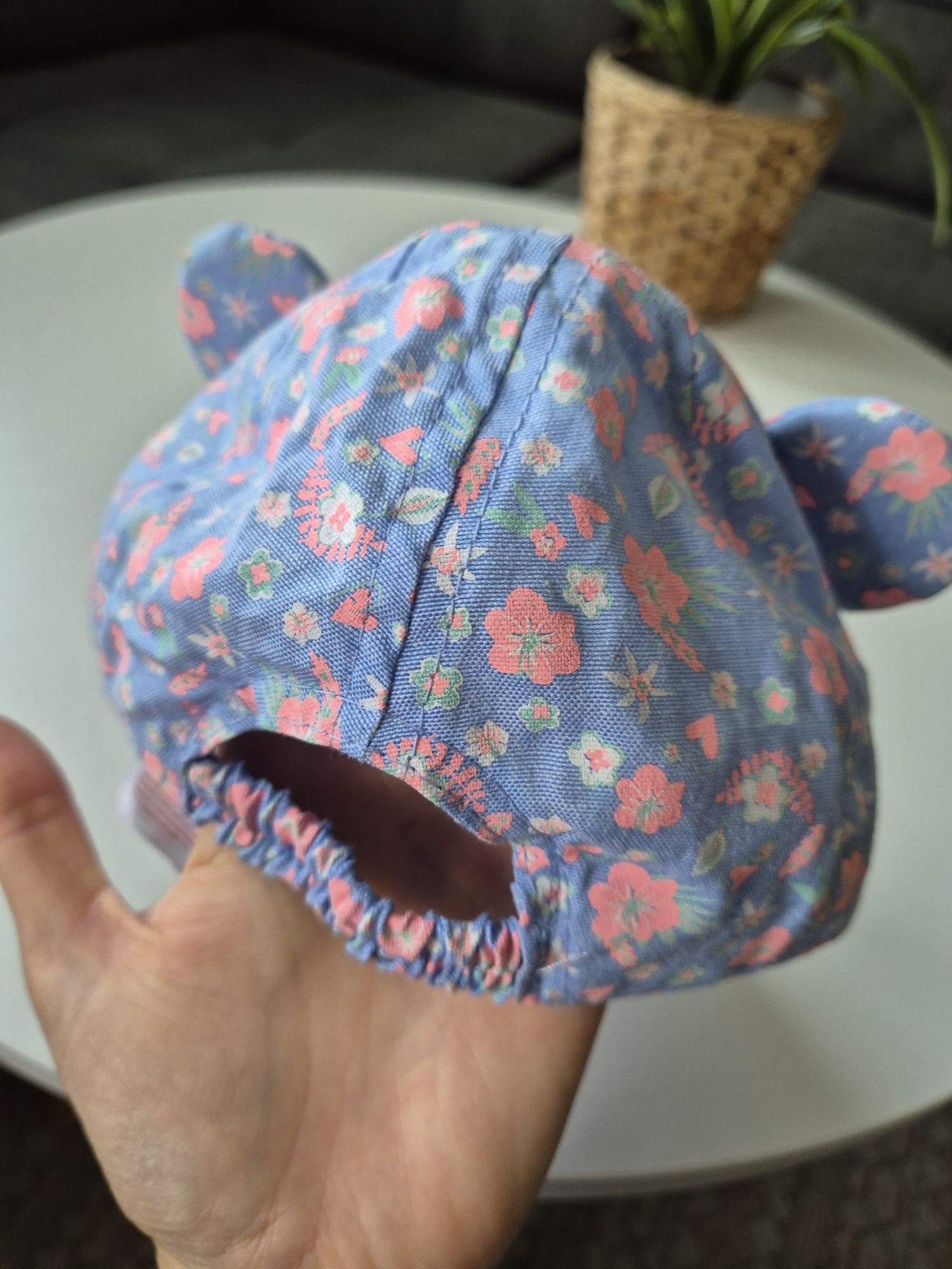 Czapka z daszkiem kwiaty dziewczynka So Cute 86/92 używana