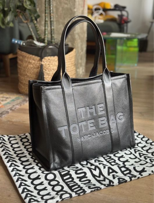 Marc jacobs the large tote leather bag
