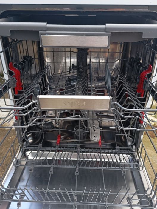 Máquina lavar loiça praticamente nova