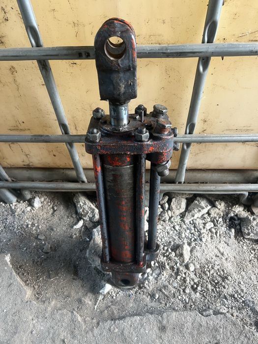 Гідроциліндр ЦС-75 в робочому стані