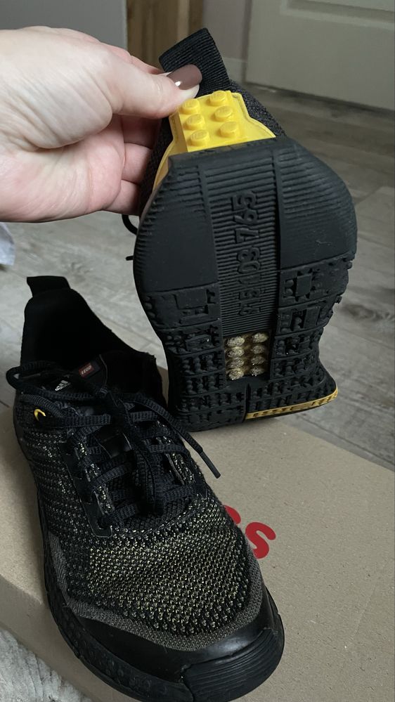 Класні кросівки adidas