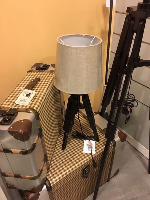 Abajur bege comprado no Gato preto