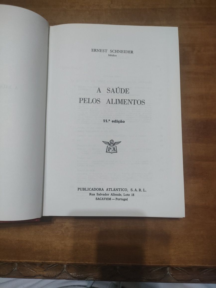 Livro A Saúde Pelos Alimentos de Ernest Schneider, médico