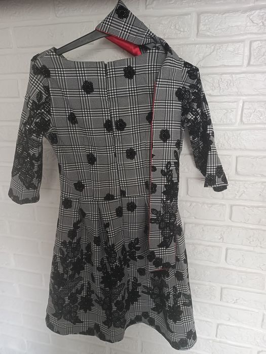 Сукня з вишивкою