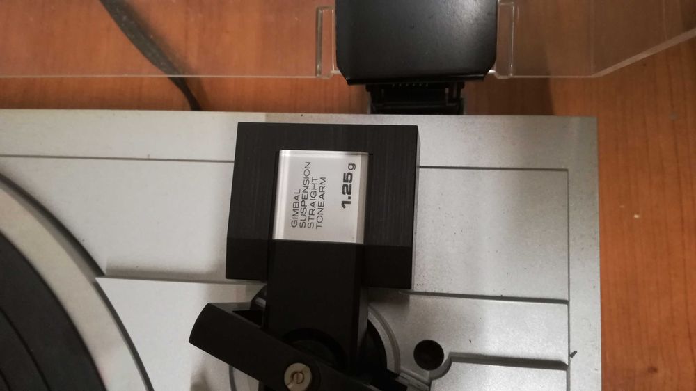 gira discos Hitachi HT-12 como novo