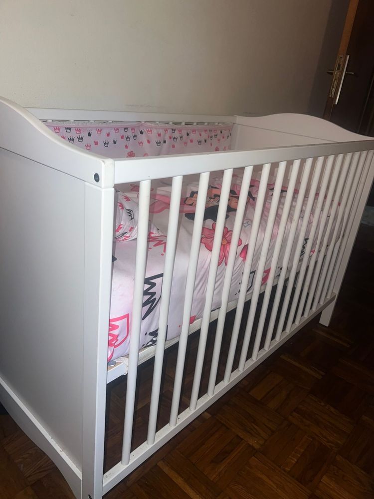 Cama bebe com colchão e coberta