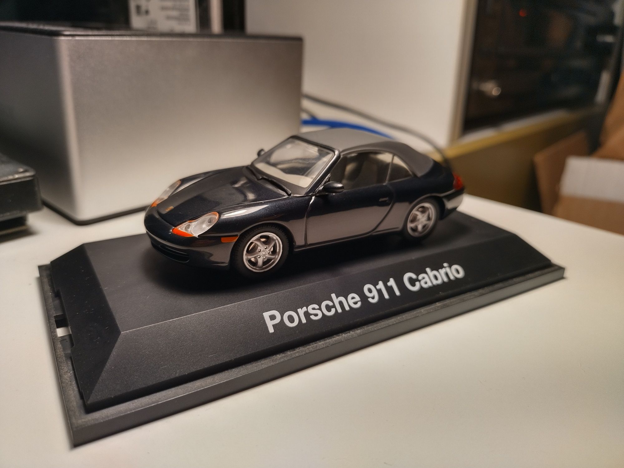 Porsche 911 Cabrio Softtop 1999 1:43 SCHUCO