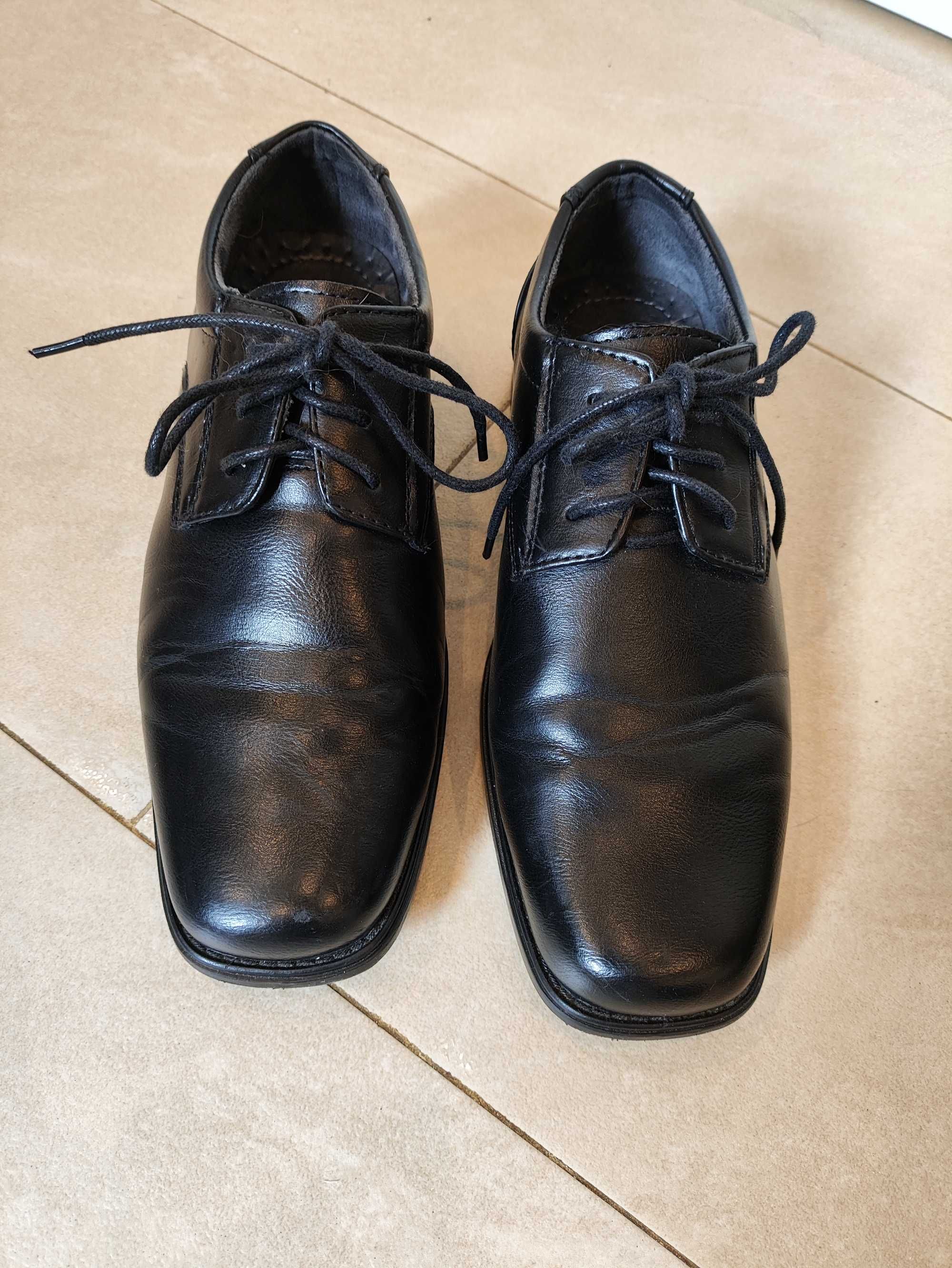 Buty chłopięce eleganckie czarne Vapiano 36 wkł.24,5cm
